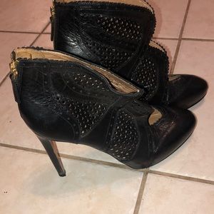 Nine West Shoes Nine West Lazer Cut Lace Black Leather Booties size 9 “as is”
